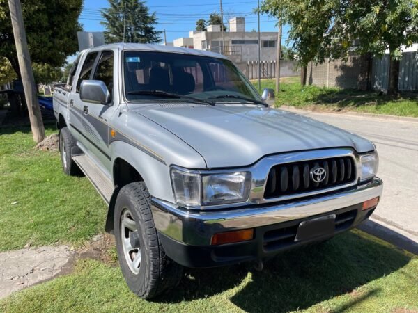 TOYOTA HILUX SRV 4X2 - Imagen 5