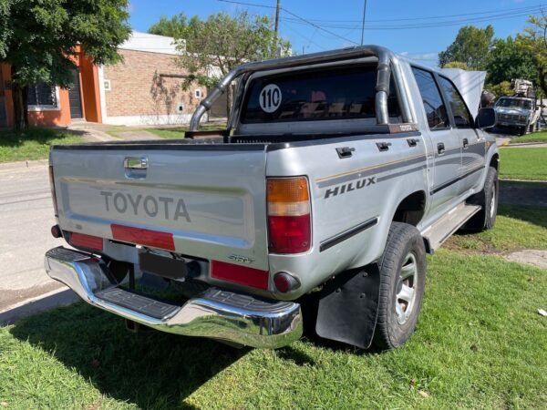 TOYOTA HILUX SRV 4X2 - Imagen 2