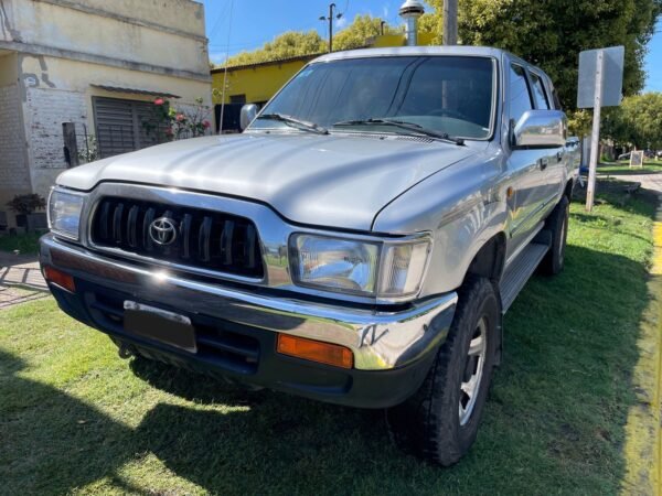 TOYOTA HILUX SRV 4X2 - Imagen 4